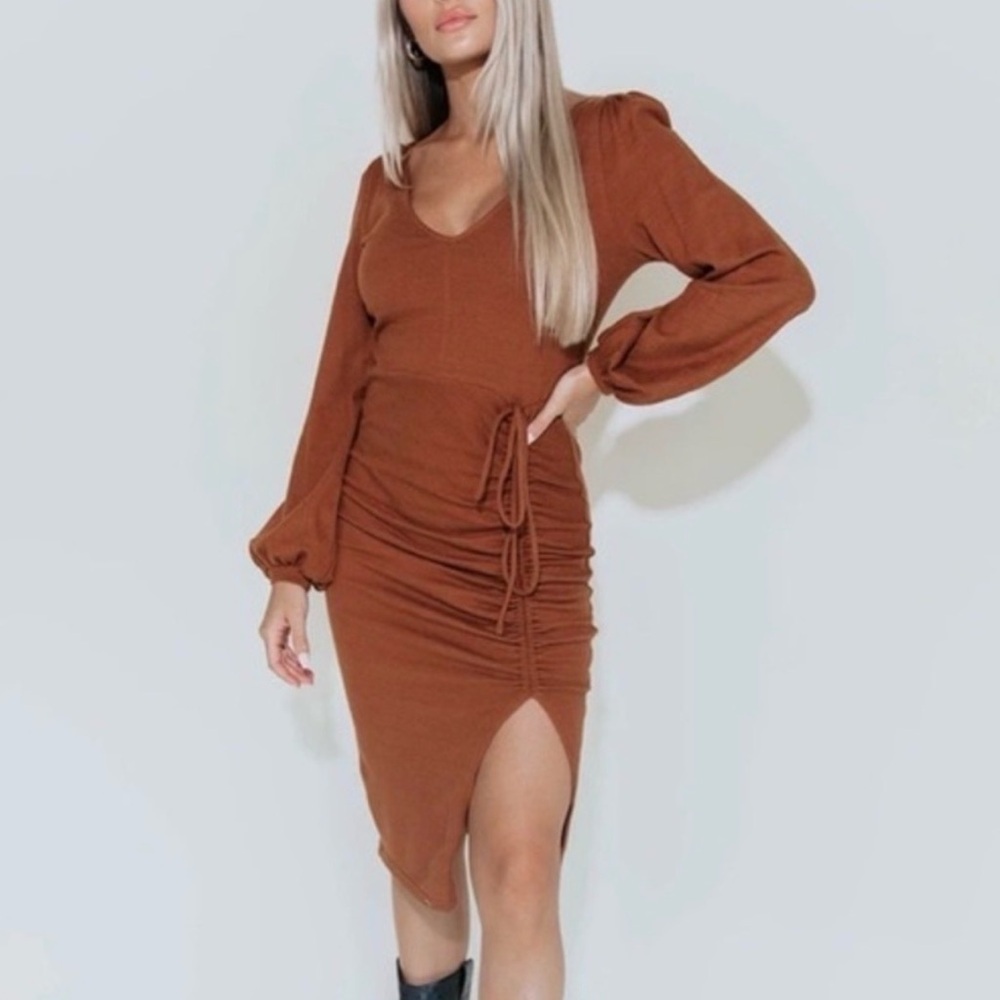 Kittenish Autumn dress with scrunch side